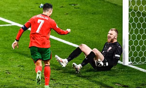Ronaldo gây bão mạng với hành vi chế nhạo đối thủ