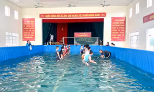 Đầm Hà: Khai giảng lớp dạy bơi miễn phí cho thanh thiếu nhi