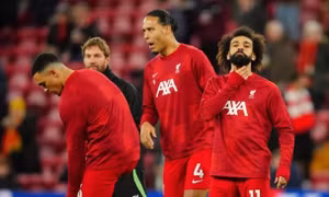 Liverpool ra quyết định gây choáng với Van Dijk