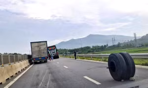 Xe giường nằm văng hai bánh trên cao tốc