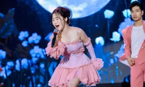 Hương Tràm cùng lúc phát hành hai MV trong tháng 6