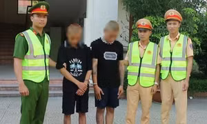 Bắt giữ 2 đối tượng dùng dao chặn đường cướp tài sản ở Nghệ An