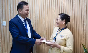Nhân viên vệ sinh trả lại gần 1,4 tỷ đồng cho khách Nhật