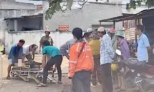 Cô gái ngã trong nhà vệ sinh bến xe với nhiều vết đâm
