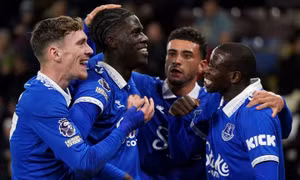 Thay Casemiro, M.U ra đề xuất 60 triệu euro cho Everton