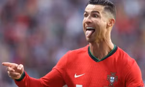 Ronaldo lập cú đúp tuyệt phẩm cho Bồ Đào Nha