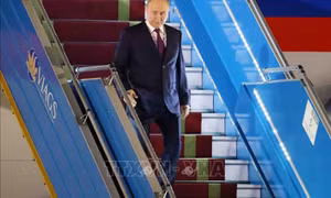 Tổng thống LB Nga Vladimir Putin bắt đầu chuyến thăm cấp Nhà nước tới Việt Nam
