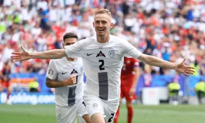 Jovic ghi bàn ở phút bù giờ thứ 5, Serbia hoà kịch tính Slovenia