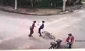 Phụ huynh chặn đường đánh học sinh ở Quảng Ngãi bị tuyên 2 năm tù treo