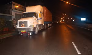 Tạm giữ tài xế lùi xe không đúng quy định khiến nữ sinh tử vong