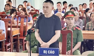 13 năm 6 tháng tù cho người kề rựa vào cổ cướp tiền chủ cây xăng