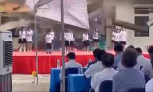 Sập mái hiên nhà văn hóa ở Hà Nội, 6 trẻ nhập viện