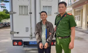Ghen tuông với vợ cũ, đâm chết hai người