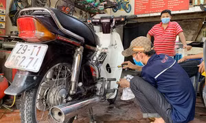 Phải làm gì khi xe máy bị ngập nước, chết máy?