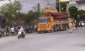 Xe bồn tông trúng ba ông cháu