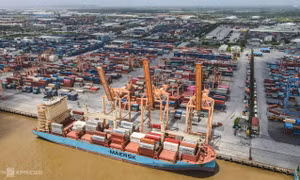 Nhập siêu quay lại sau 23 tháng