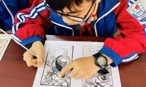 Lấp lánh vẻ đẹp tranh Đông Hồ trên chất liệu bột điệp
