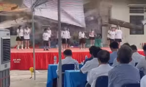 Vụ sập mái hiên nhà văn hoá ở Hà Nội khi trẻ đang biểu diễn: Còn 2 học sinh nằm viện