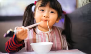 Tránh gây áp lực khi dạy con hiểu chuyện