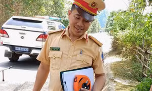 Hành động của cảnh sát giao thông Quảng Bình khiến dân mạng ‘tan chảy’
