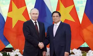 Thủ tướng Chính phủ Phạm Minh Chính hội kiến Tổng thống Nga Vladimir Putin