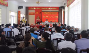 Đồng chí Cao Tường Huy, Phó Bí thư Tỉnh ủy, Chủ tịch UBND tỉnh tiếp xúc cử tri tại TP Móng Cái