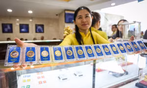Giá vàng nhẫn tăng mạnh, USD tự do tiến sát mốc 26.000 đồng