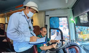 Chính thức: Tăng độ tuổi hành nghề lái xe từ 1/1/2025