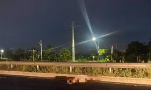Đi bộ trên quốc lộ 5, người đàn ông bị ô tô đâm tử vong