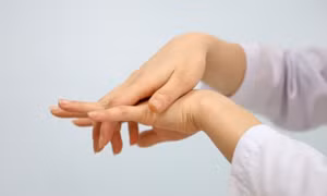 7 biểu hiện cho thấy cơ thể thiếu canxi cần bổ sung