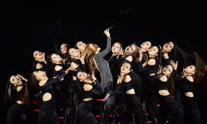 Ca sĩ Việt lấy tiền ở đâu để làm live show hàng chục tỷ đồng?