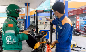 Giá xăng, dầu cùng tăng
