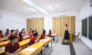 Sĩ tử Quảng Ninh hoàn thành buổi thi các môn tổ hợp