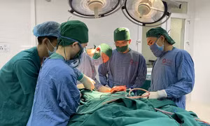 Cứu sống ngoạn mục bệnh nhân vết thương phức tạp vùng cổ nguy kịch