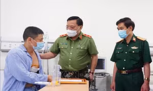 Lãnh đạo Bộ Công an gửi thư khen lái xe dũng cảm khống chế đối tượng truy nã đặc biệt