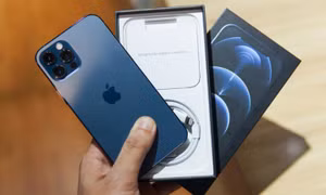 Loạt iPhone 12 tiếp tục giảm giá