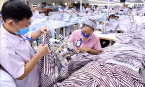 Đề nghị sử dụng kinh phí từ gói 62.000 tỷ đồng để hỗ trợ lao động bị ảnh hưởng dịch COVID-19