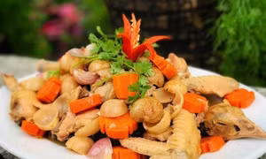 Gà om dâu - đặc sản đất Phong Điền