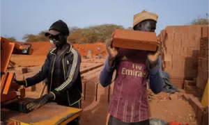 Kỹ thuật xây nhà bằng đất cổ xưa độc đáo ở Senegal