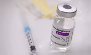 EU khuyến cáo không tiêm mũi thứ 2 vaccine AstraZeneca cho người có huyết khối