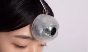 Kỳ lạ con mắt nhân tạo giúp người mê điện thoại di chuyển an toàn