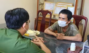Đà Nẵng bắt đối tượng đập phá các pa nô bầu cử