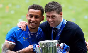 Gerrard hoàn tất cú hat-trick danh hiệu cá nhân ở Scotland