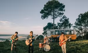 Album “Qua khung cửa sổ”: Chillies đã đủ định hình cá tính?
