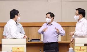 Hà Nội lần đầu mất dấu F0, TP đề nghị được đàm phán, tiếp cận các nguồn vaccine ngừa COVID-19