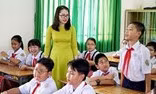 Giáo viên hợp đồng có được hưởng lương dạy thêm giờ?