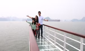 Một ngày trên du thuyền thăm Vịnh Hạ Long