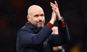 Hai cú hích xuất hiện trên sân tập Man Utd