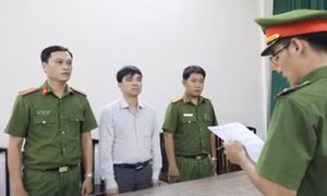 Phó phòng Tàu sông Cục Đăng kiểm Việt Nam bị bắt