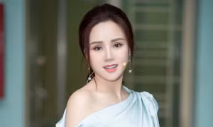 Ca sĩ Vy Oanh khóa hết các tài khoản, 'biến mất' khỏi mạng xã hội